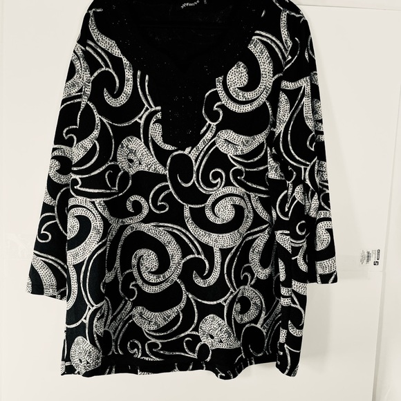 Fiori Dresses & Skirts - Black and White Long Sleeve Dress